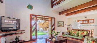 Casa em Ubatuba com Churrasqueira e acesso ao rio