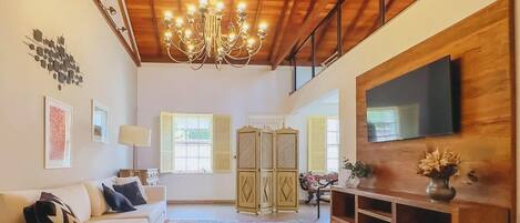 テレビ、書斎 / ワークスペース