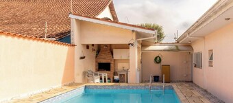 Casa com Piscina a 10min da Praia em Peruíbe
