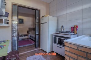 冷蔵庫、電子レンジ、コンロ、トースター