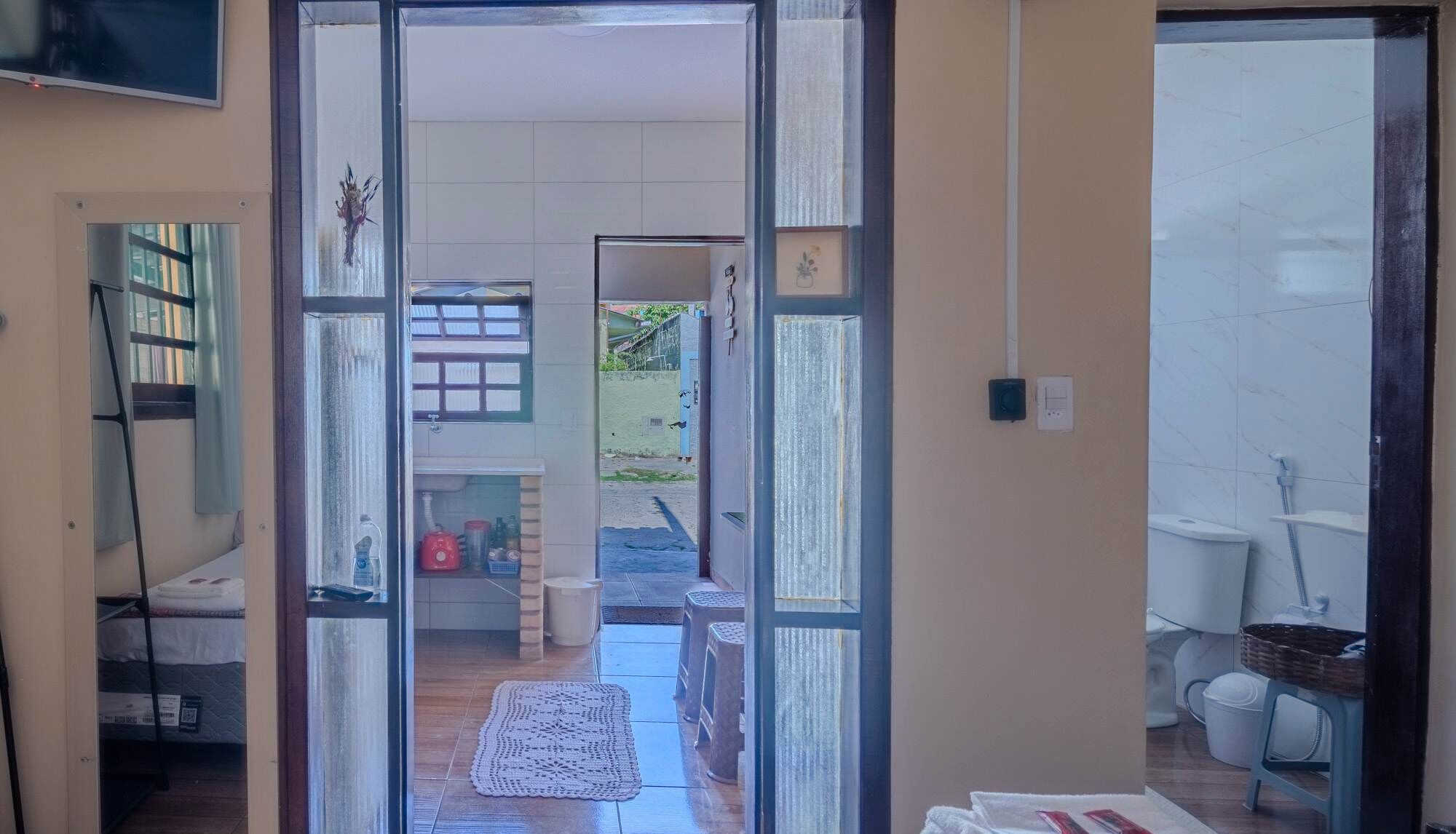 1 habitación, tabla de planchar con plancha, wifi y ropa de cama 