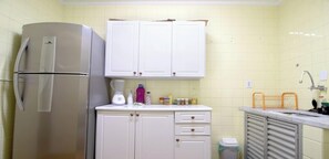 Mikrobølgeovn, ovn, kokeplater og brødrister