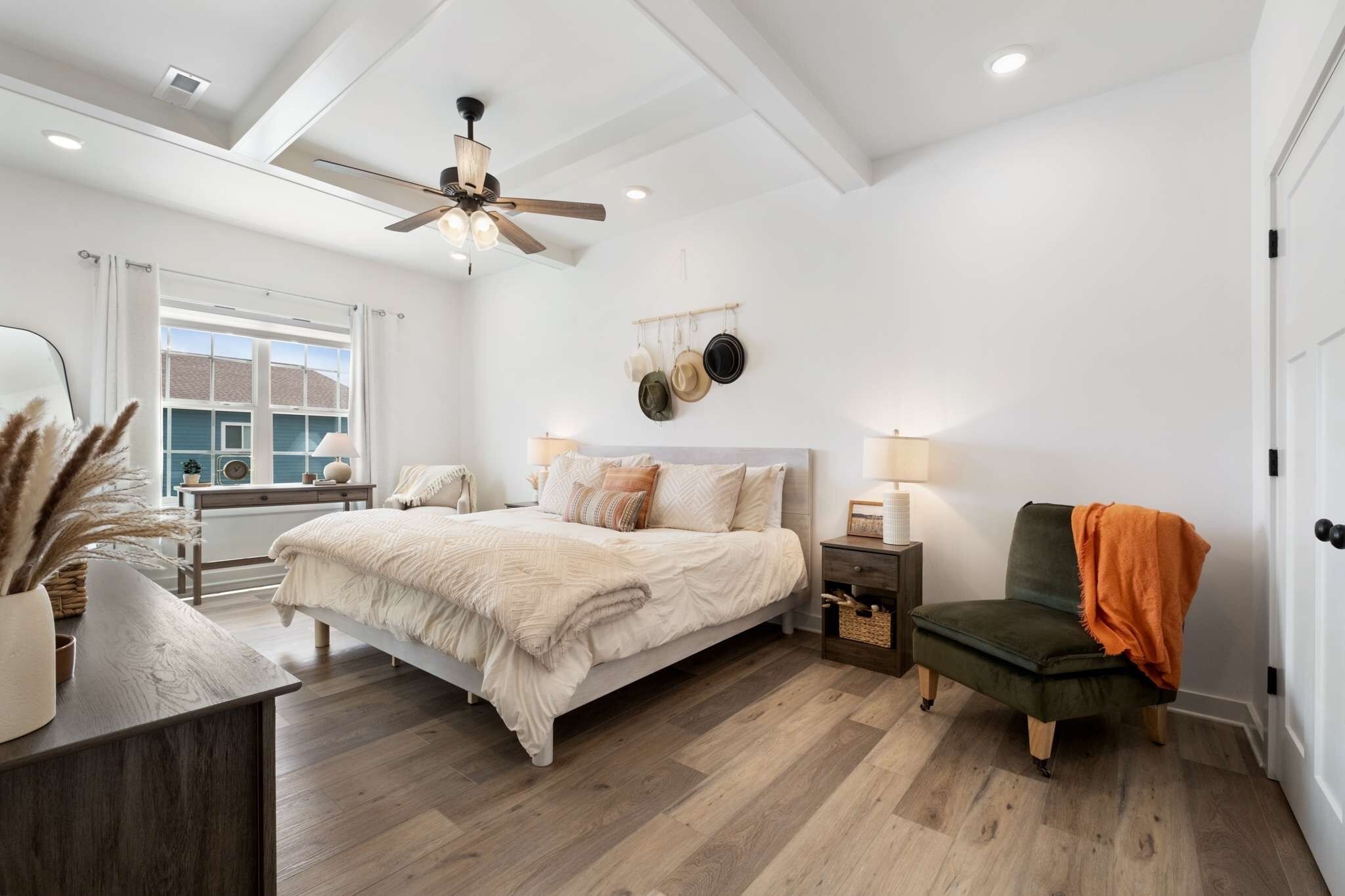 4 habitaciones, escritorio, tabla de planchar con plancha y wifi gratis 