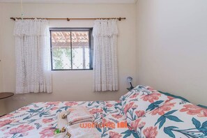 3 bedrooms, iron/ironing board, WiFi, bed sheets