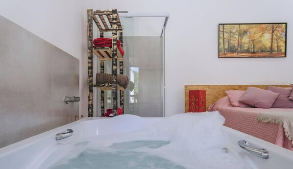 Een douche, een haardroger, handdoeken