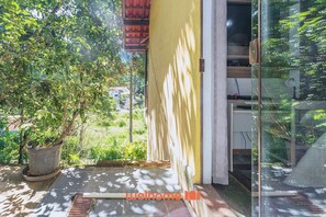 Unclassified image, 5 of 52, button