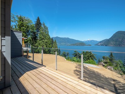 Gorgeous Waterfront Guest Cottage