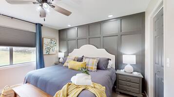 2 bedrooms, travel crib, internet, bed sheets