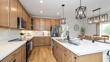 House, Multiple Beds, Kitchen, Garden View (Lunar Haven) | Private kitchen | Fridge, microwave, oven, stovetop