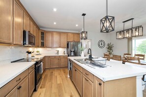 House, Multiple Beds, Kitchen, Garden View (Lunar Haven) | Private kitchen | Fridge, microwave, oven, stovetop - Lunar Haven (Walton)