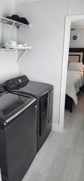 2 bedrooms, iron/ironing board, free WiFi, bed sheets - Charming 2-bedroom house with AC, WiFi in brilliant Tavernier (Tavernier)