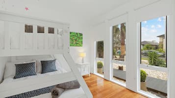4 bedrooms, iron/ironing board, WiFi, bed sheets