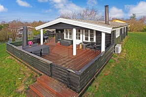 Outdoor dining - Lovely home in Holbæk with WiFi (Holbæk)