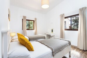 3 quartos, ferros/tábuas de passar roupa, Wi-Fi, roupa de cama