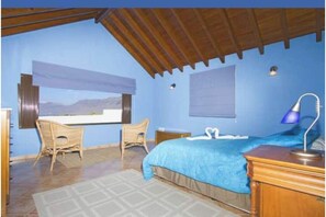 5 bedrooms, iron/ironing board, WiFi, bed sheets