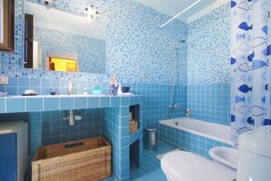 Dusche, Haartrockner, Bidet, Handtücher