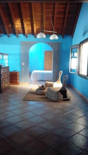 5 chambres, fer et planche à repasser, Wi-Fi, draps fournis