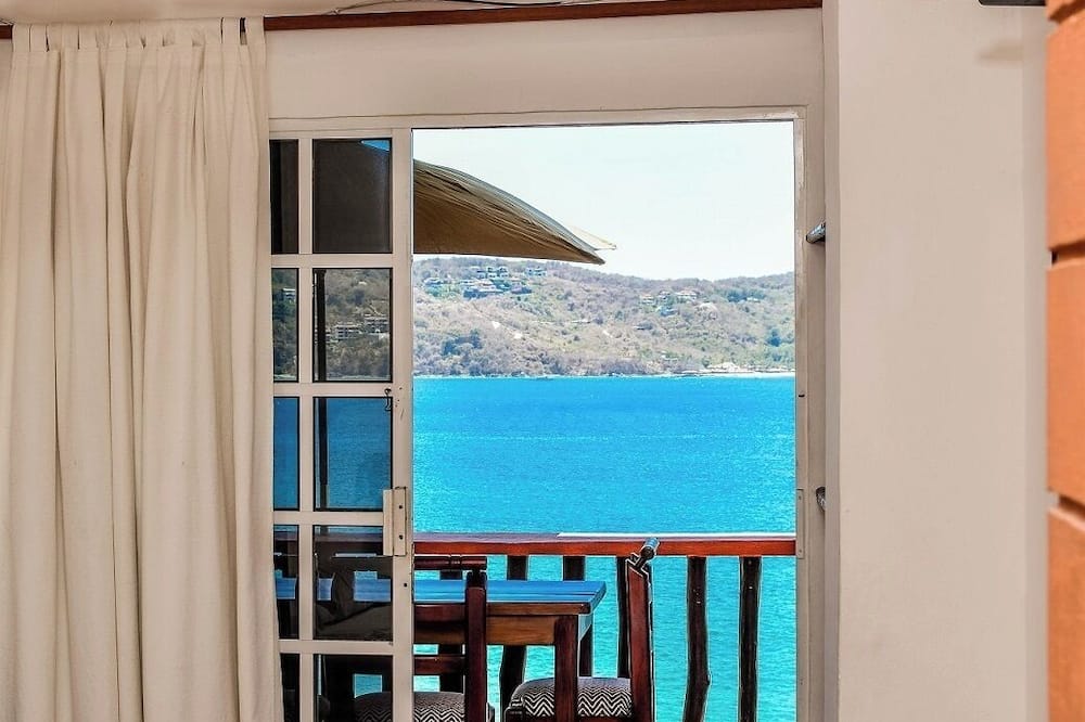 casa adriana zihuatanejo