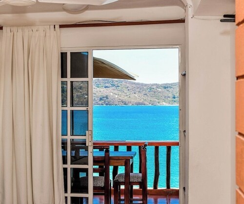 casa adriana zihuatanejo