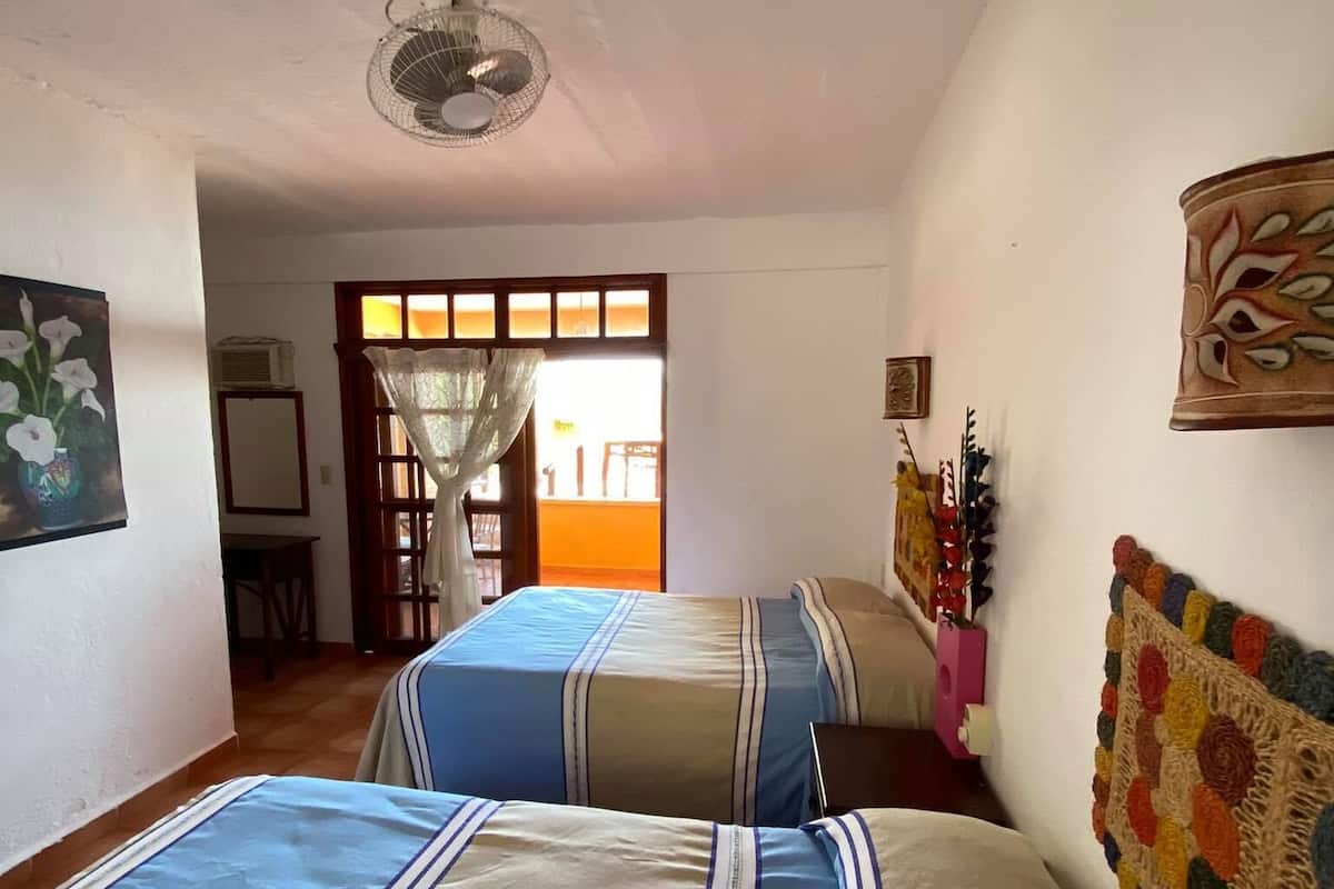Habitación estándar doble, balcón, vistas al mar | Caja fuerte y wifi gratis