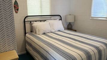 3 bedrooms, desk, free WiFi, bed sheets