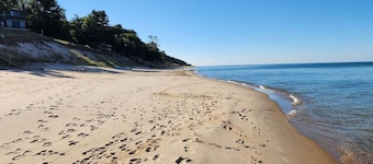 Reagan's Landing | Relaxing Private Beach 3BR, 1BA