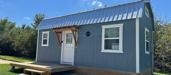 Carolyn - Fully Furnished 6 Person Cottage  for short or mid-term stays