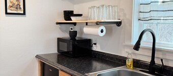 Carolyn - Fully Furnished 6 Person Cottage  for short or mid-term stays