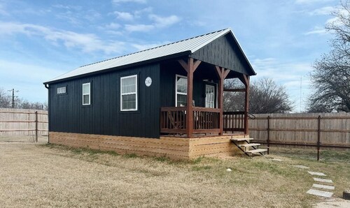 Thelma - Fully Furnished 4 Person Cottage for short or mid-term stays