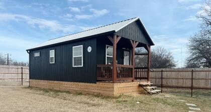 Thelma - Fully Furnished 4 Person Cottage for short or mid-term stays