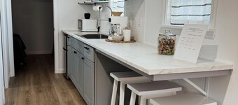 Cordelia - Fully Furnished 4 Person Cottage for short or mid-term stays