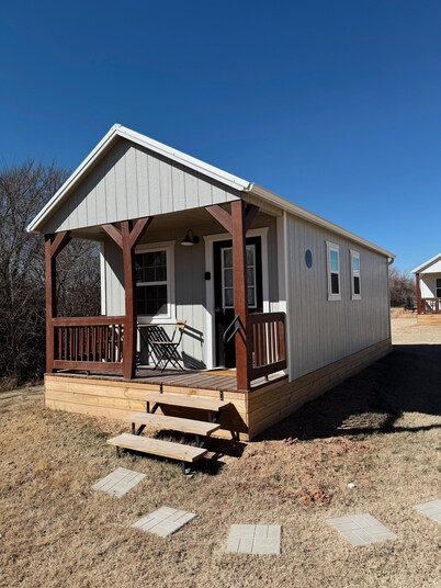 Louise - Fully Furnished 2 Person Cottage for short or mid-term stays