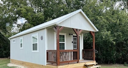 Mary - Fully Furnished 2 Person Cottage for short or mid-term stays