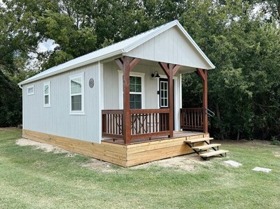 Mary - Fully Furnished 2 Person Cottage for short or mid-term stays