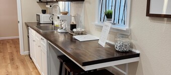 Lori - Fully Furnished 4 Person Cottage for short or mid-term stays