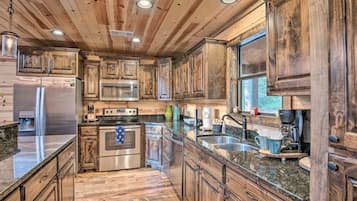 Geladeira, micro-ondas, fogão, cooktop