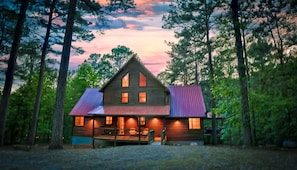 Exterior - Multi-Family Fun-3 Kings-Foosball, Spacious Deck, HotTub, Firepit-Sleeps 8 (Broken Bow)
