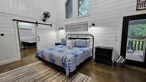 Fer et planche à repasser, lit de bébé portatif, accès au Wi-Fi (inclus)