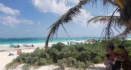 Elegant Villa w/private pool & BBQ patio in fantastic Tulum AC, wifi.