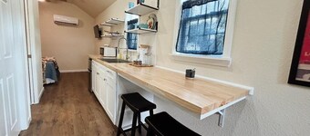 Lillie - Fully Furnished 2 Person Cottage for short or mid-term stays