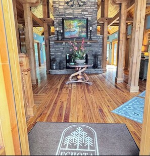 Interior - $1 MM Grandfather View: No Stairs☆2 King Ensuites☆Seasonal Decor☆Gas FP☆Hot Tub (Boone)