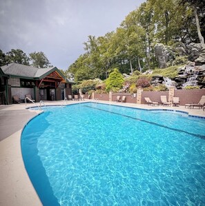 Indoor pool, outdoor pool - $1 MM Grandfather View: No Stairs☆2 King Ensuites☆Seasonal Decor☆Gas FP☆Hot Tub (Boone)