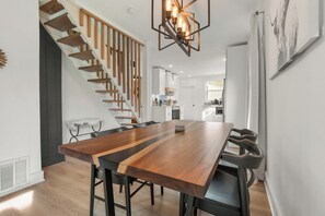 Dining - The Linden House -- Calm, Modern Stay Near Plaza (Kansas City)