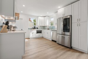 Fridge, microwave, oven, dishwasher - The Linden House -- Calm, Modern Stay Near Plaza (Kansas City)