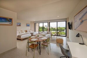 Deluxe Studio Suite, 2 Double Beds, Kitchen, City View | Premium bedding, down duvets, blackout curtains, iron/ironing board - EVERGLADES SUITES (Cancun)