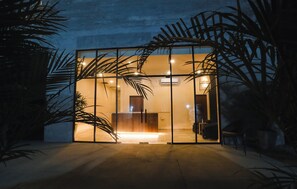 Front of property - EVERGLADES SUITES (Cancun)