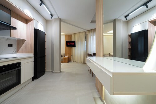 Elegant and Spacious Apartment