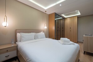 2 bedrooms, iron/ironing board, travel crib, free WiFi