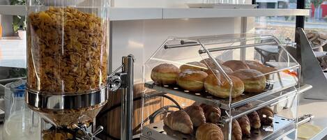 Desayuno buffet (EUR 10 por persona)