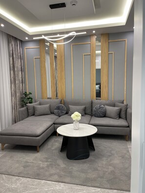 Apartment, Stadtblick | Wohnbereich